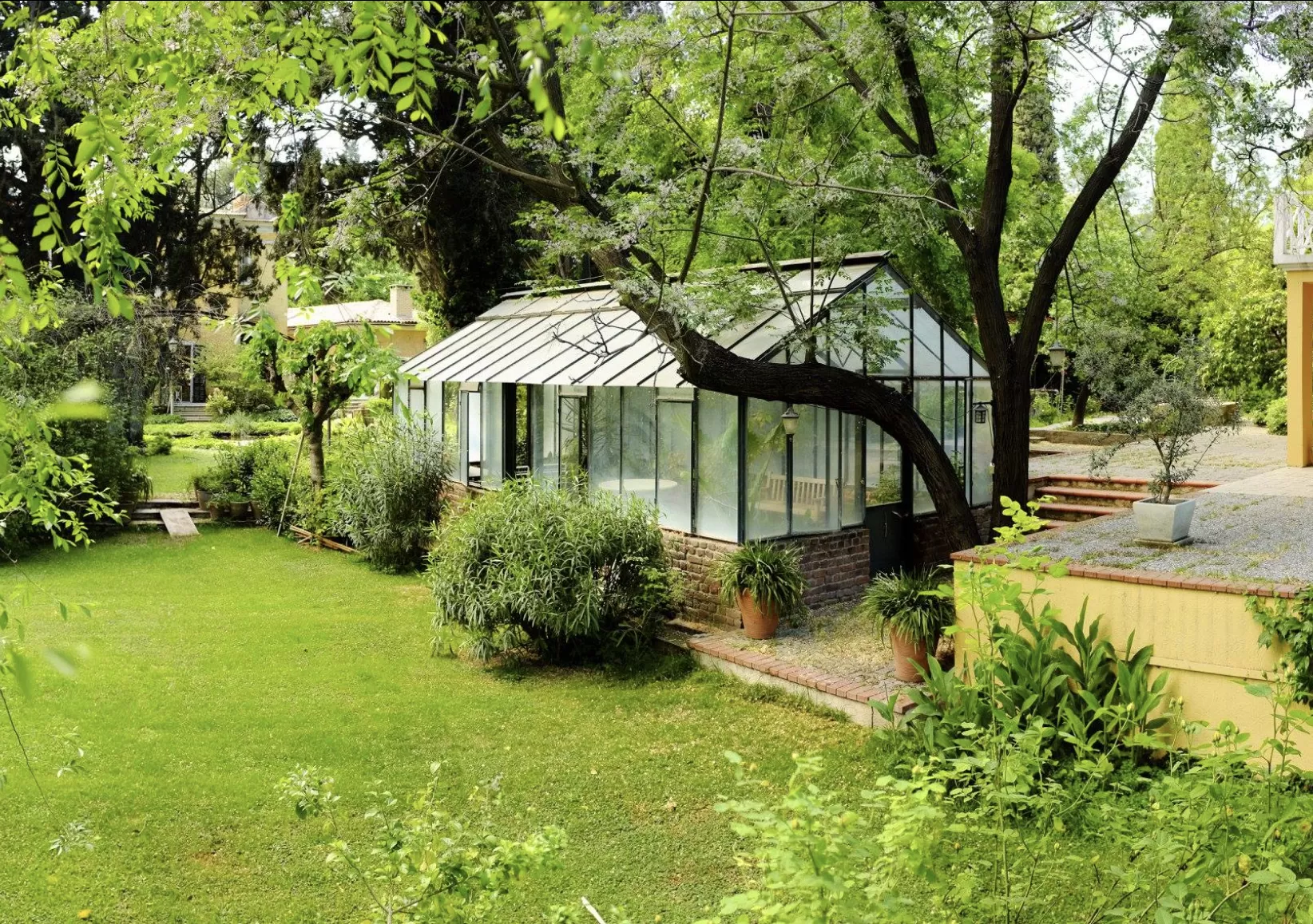 Edward Whittall Garden dış çekim, Bornova Whittall Köşkü düğün çekimi, İzmir dış çekim mekanları, Edward Köşkü fotoğraf çekimi, İzmir düğün fotoğrafçısı önerileri, Whittall Ailesi tarihi, İzmir davet mekanları, Bornova tarihi köşkler, Edward Whittall Garden düğün çekimi